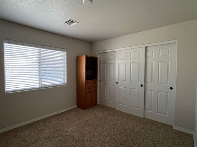 Building Photo - 3 Bedroom - 2 Bath Home