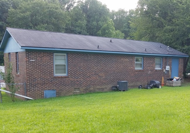 Building Photo - 215 Ashcroft Dr