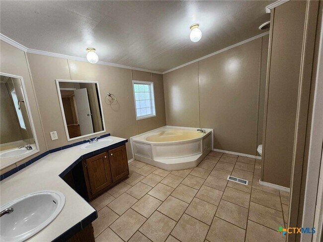 Building Photo - 922 Ashwood Dr