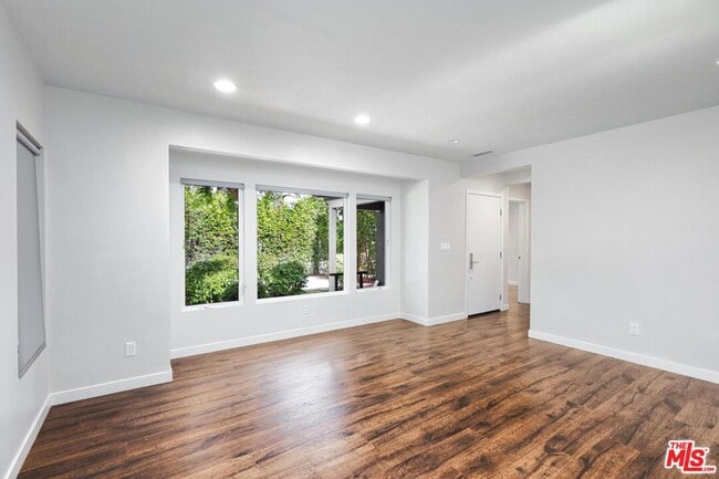 Building Photo - 23018 Leonora Dr