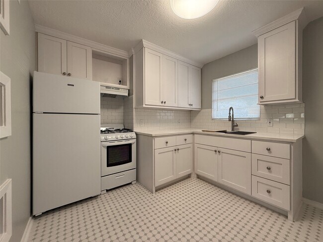 Building Photo - 1314 Heights Blvd