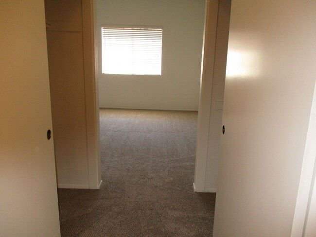 Building Photo - Desirable River Colony 2 Bedroom 2 Bath 3rd Floor Condo
