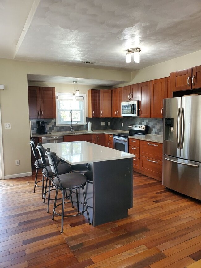 Building Photo - Deep Creek