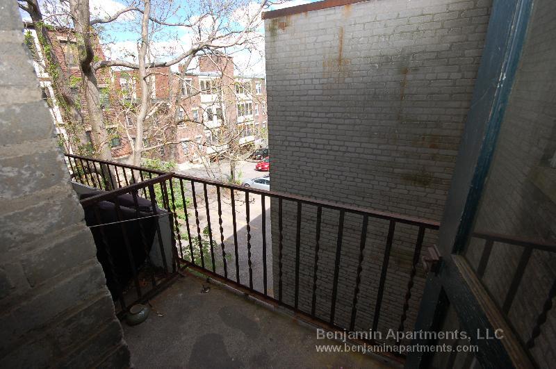 Building Photo - 8 Vinal St