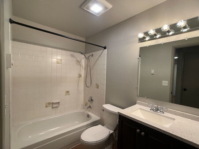 Building Photo - 5500 NE 41st Ave