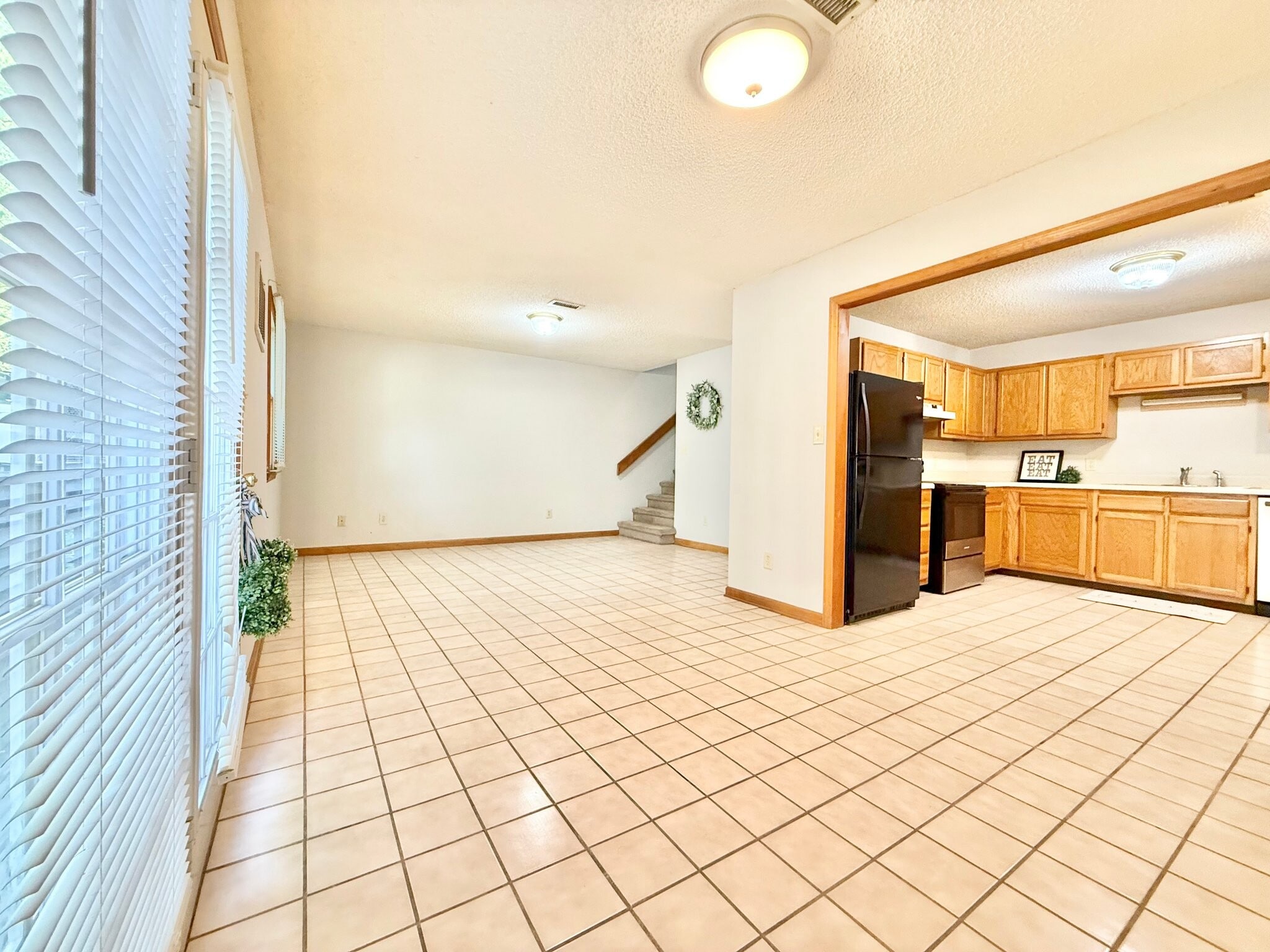 Building Photo - 105 Mountain View Dr