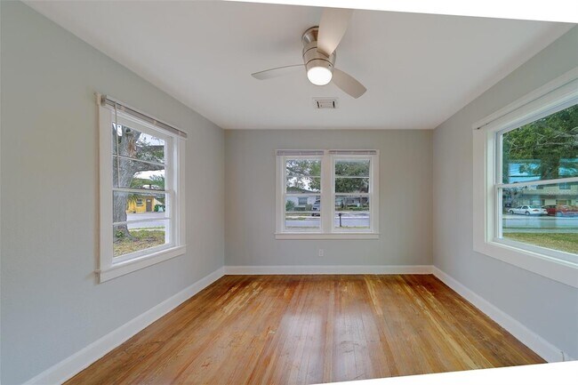 Building Photo - 810 2nd Ave NW