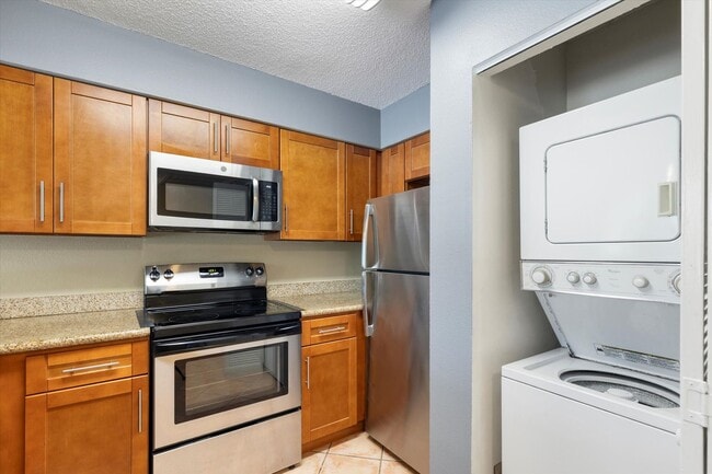 Building Photo - 2 Bedroom 2 bathroom condo available!