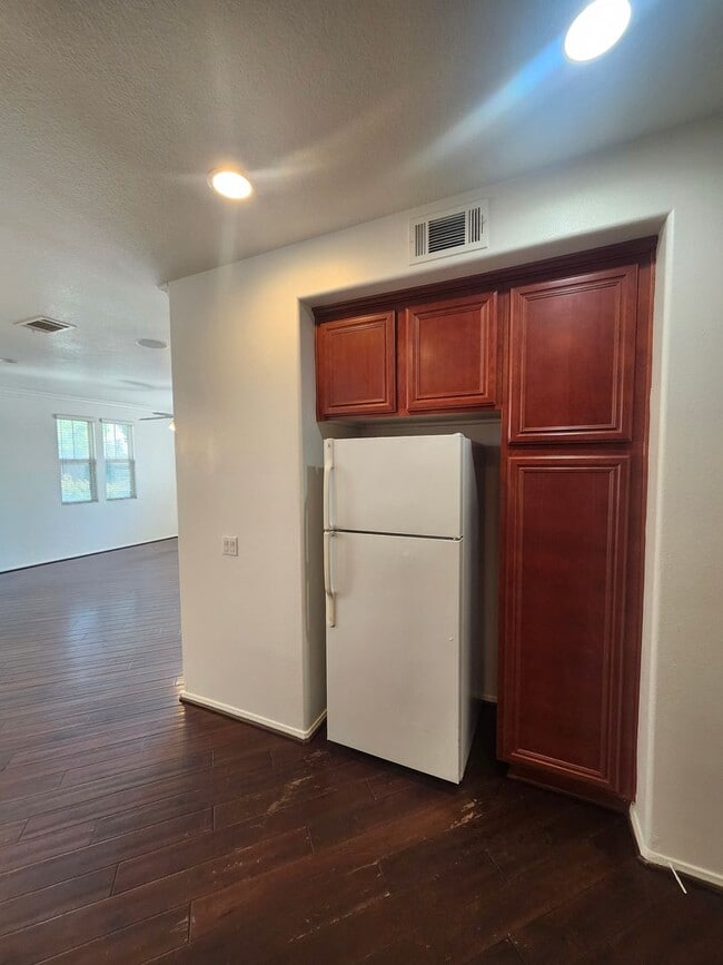 Building Photo - Chino 4 bedroom Beauty