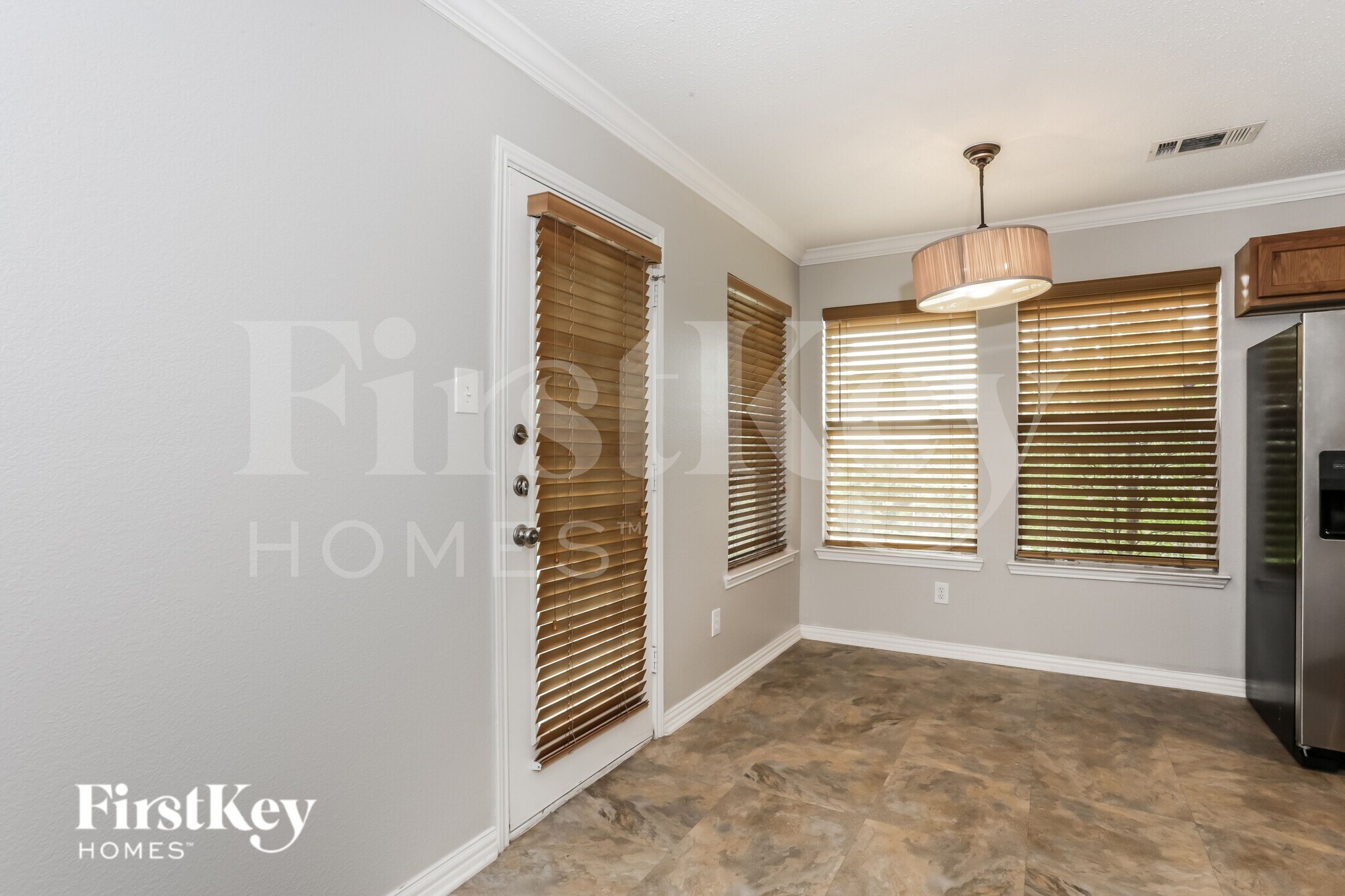 Building Photo - 621 Stellaway Dr