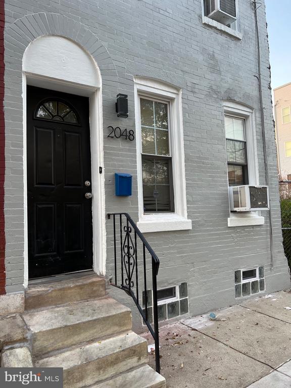 Building Photo - 2048 N Darien St