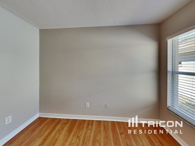 Building Photo - 30843 Birdhouse Dr
