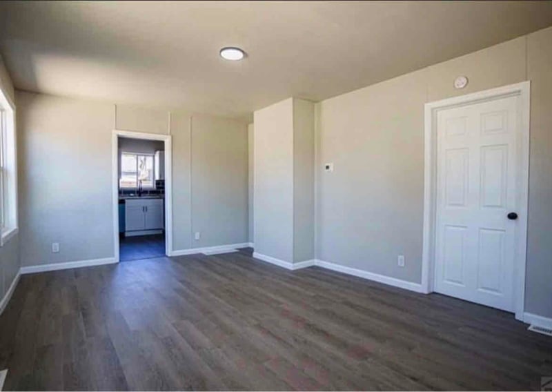 Building Photo - 1901 E 9th St