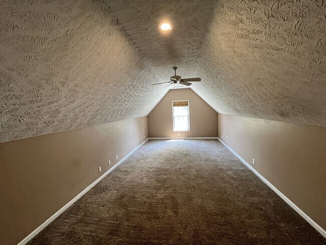 Building Photo - Super spacious 5 bedroom/3.5 bath home for rent in Murfreesboro!