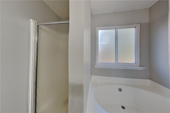 Building Photo - 1050 Augusta Woods Dr