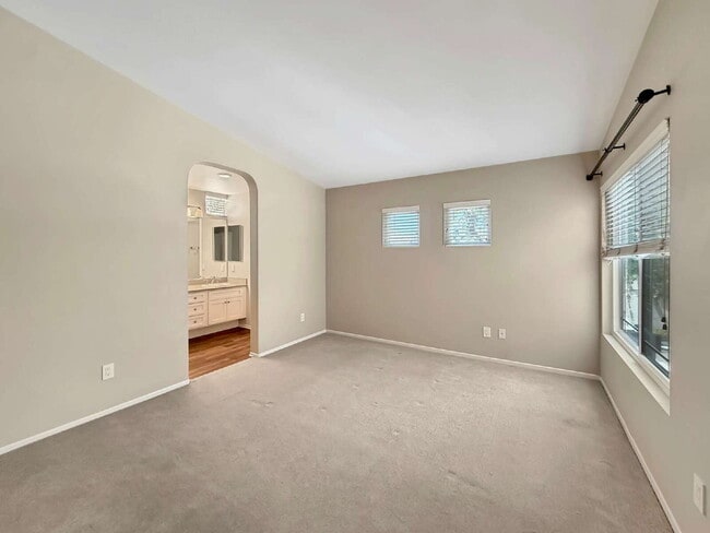 Building Photo - Beautifully Updated End-Unit Townhome in Valencia's Montana Community — No Rear Neighbors!