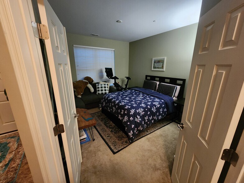 Building Photo - 180 Hemisphere Cir