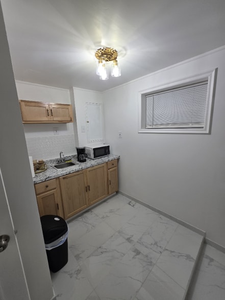 Building Photo - 4742 Blossom Dr