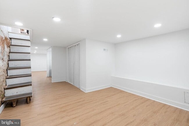 Building Photo - 2117 S Alden St