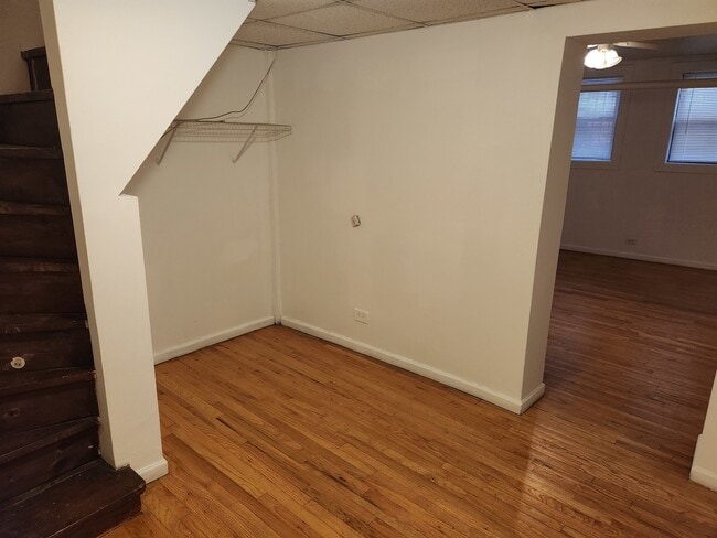 Building Photo - 662 W Oakdale Ave