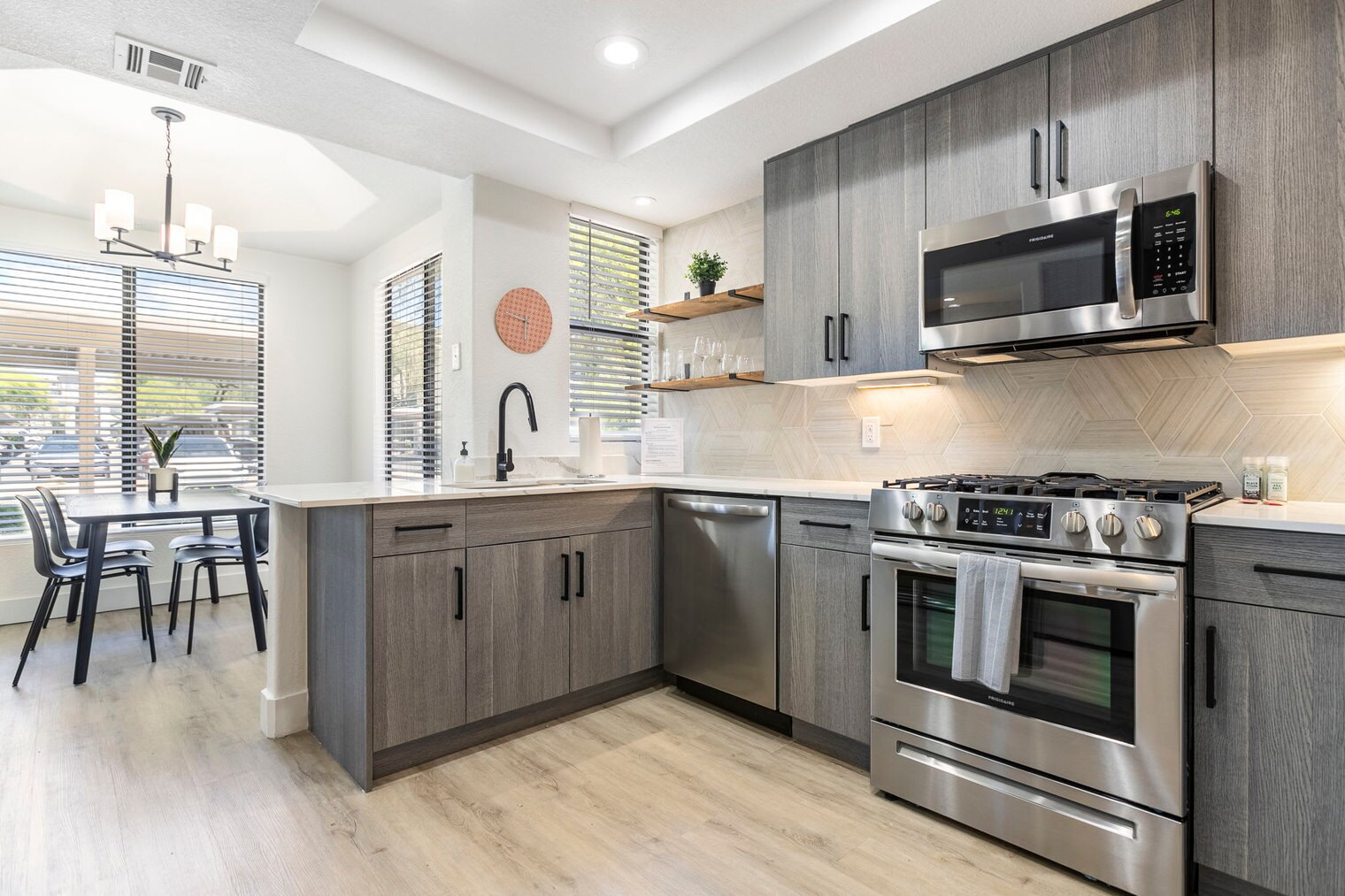 Building Photo - 15608 N 71st St