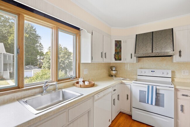 Building Photo - 131 Highland Ave