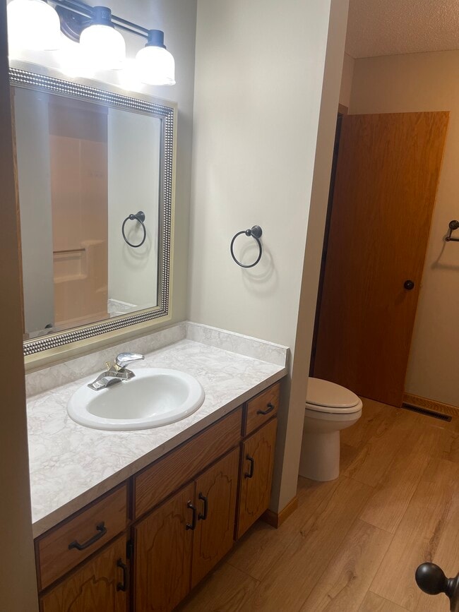 Building Photo - 13752 Round Lake Blvd NW