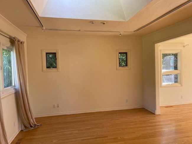 Building Photo - CHARMING MULTNOMAH VILLAGE CUSTOM HOME AVA...