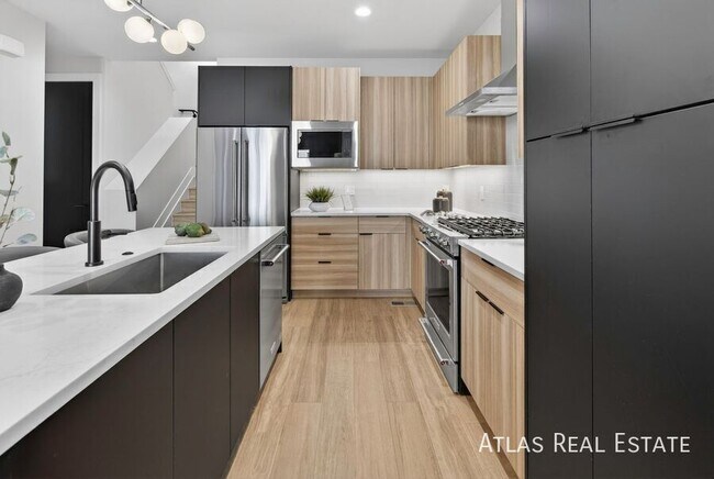 Building Photo - 830 Cherry St