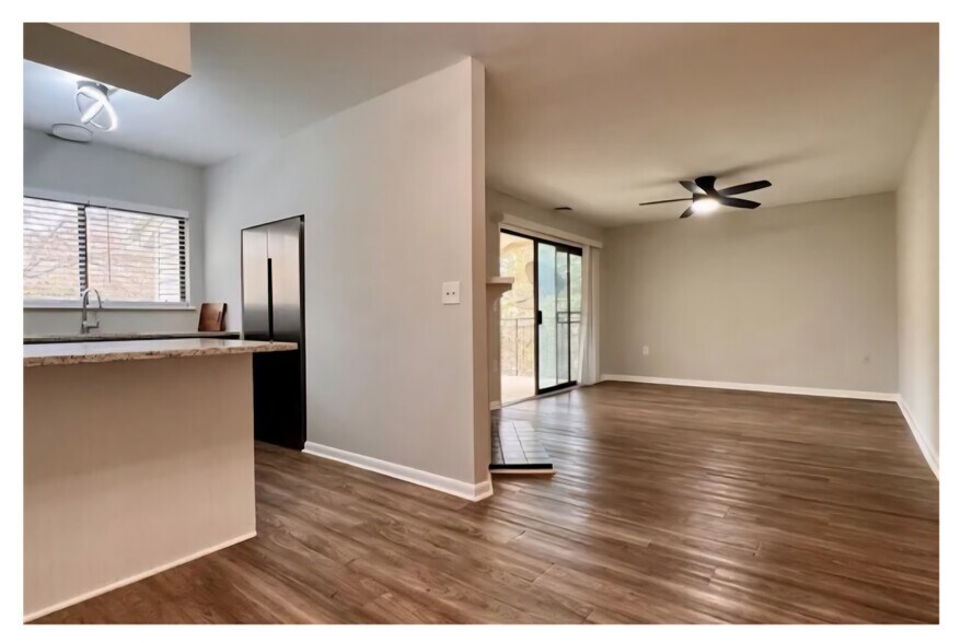 Building Photo - 4803 Spring Lake Dr