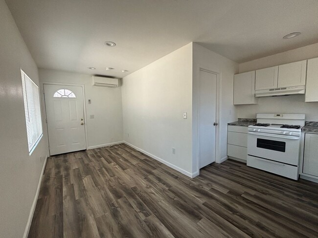 Building Photo - Quaint West Lancaster ADU