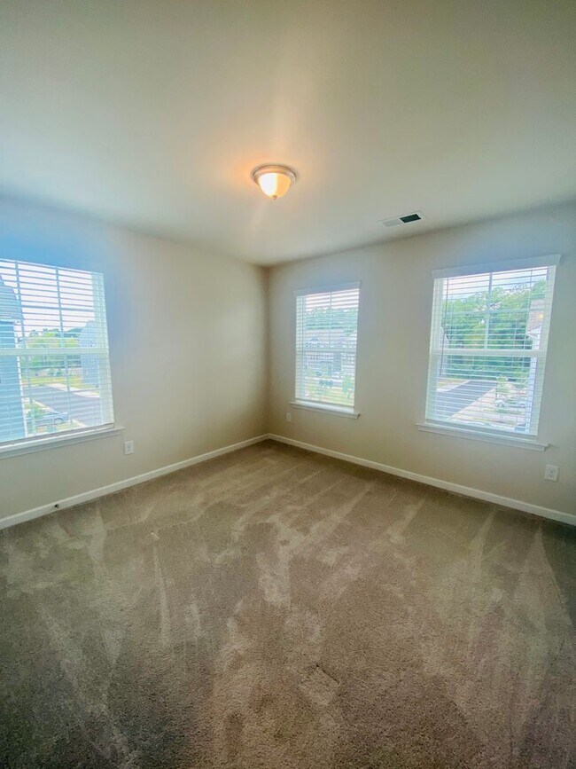 Building Photo - 3BR/3.5 Bath Townhouse in Ballantyne