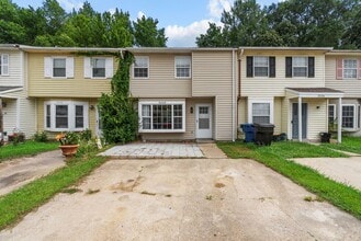 Building Photo - Charming 3-Bedroom Townhome in Virginia Beach.