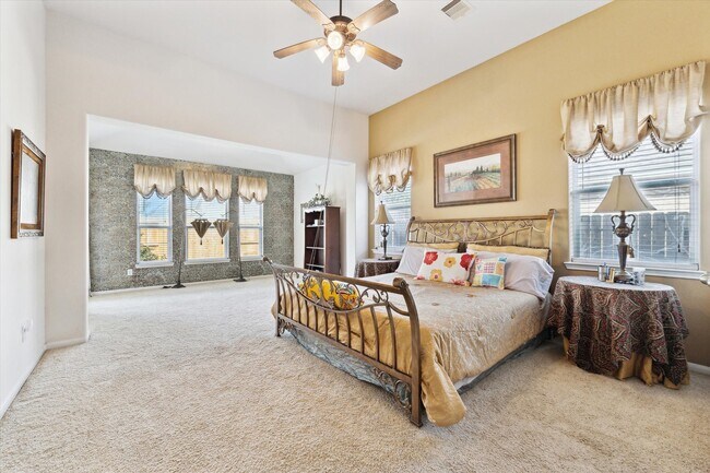 Building Photo - 2088 Silverthorn Ln