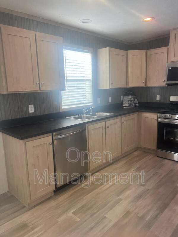 Building Photo - 825 1st Ave E