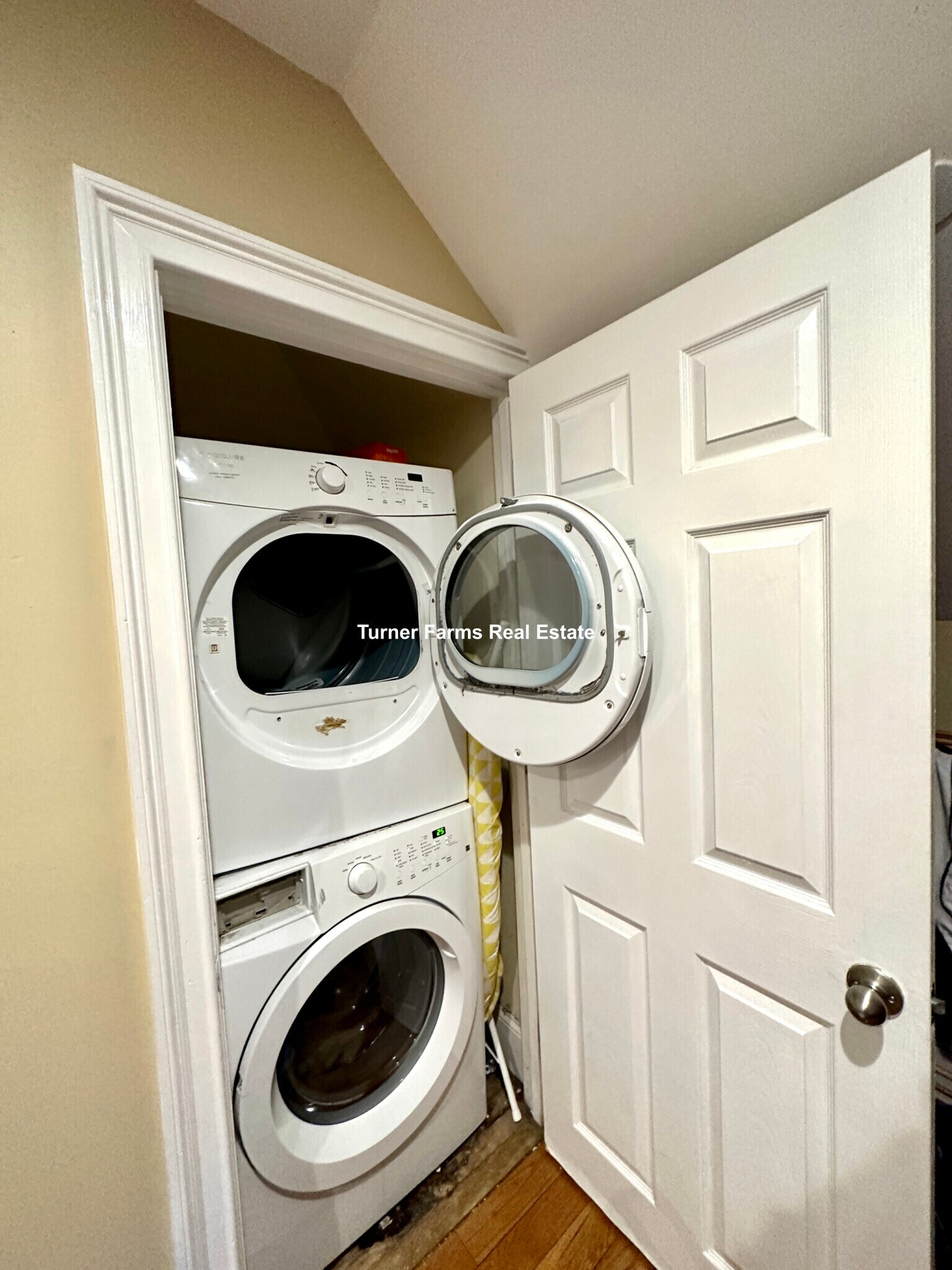 Building Photo - 44 Hillside St