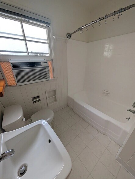 Building Photo - Valleyheart