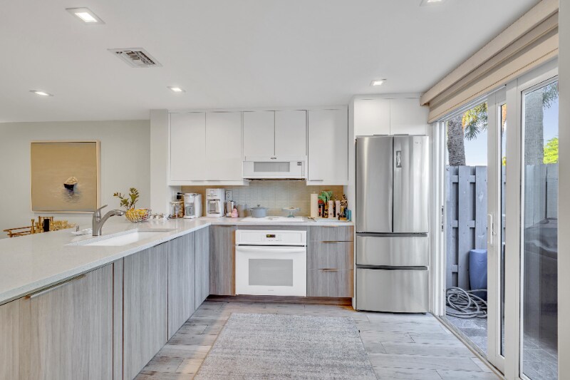 Building Photo - 1991 NE 15th Ave