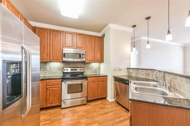 Building Photo - 1711 Old Spanish Trail