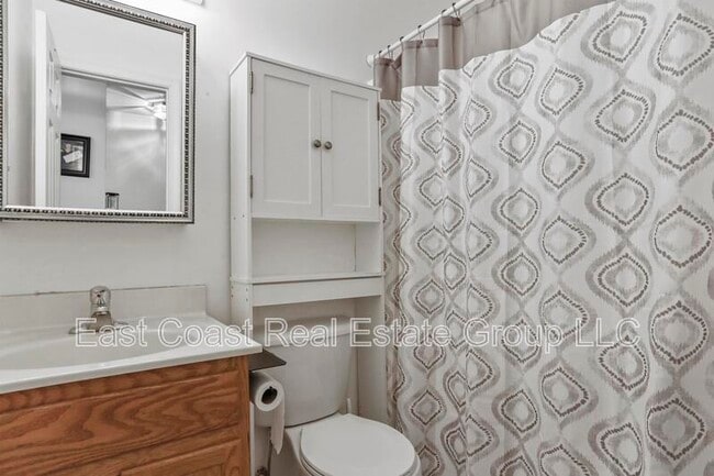 Building Photo - 121 E Rd