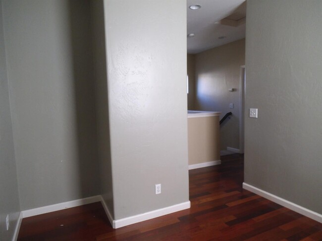 Building Photo - 887 Lemieux Ln