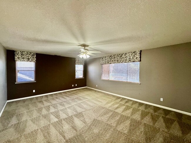 Building Photo - Spacious Two Story Home For Rent with all ...