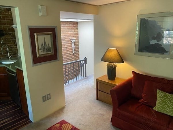 Building Photo - 42 Melrose St