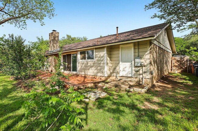 Building Photo - 5900 Gateshead Dr