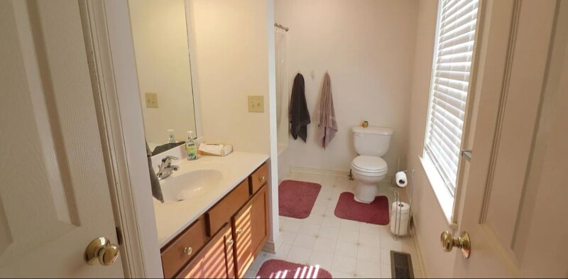 Building Photo - 641 Chickadee Dr