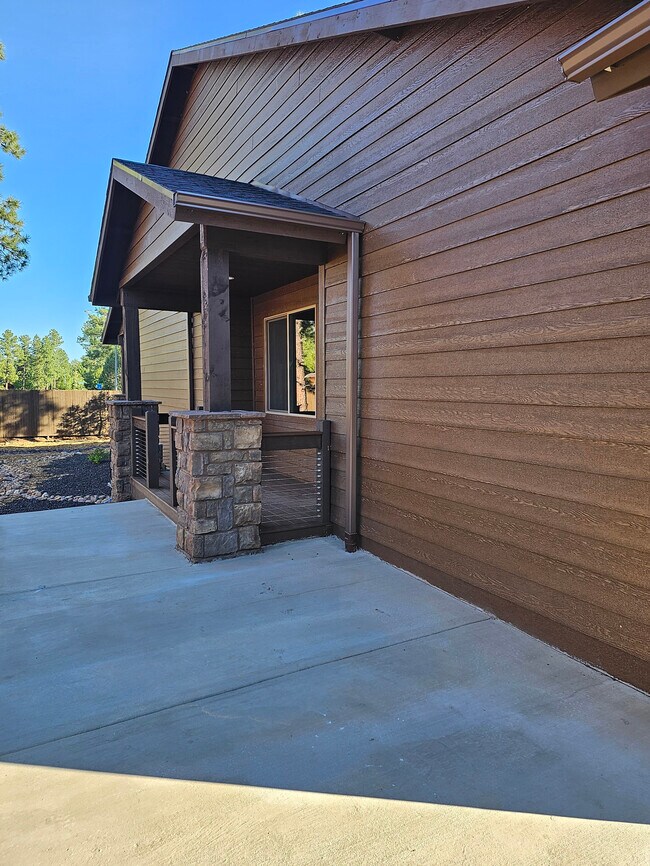 Building Photo - 2870 W Villa Loop