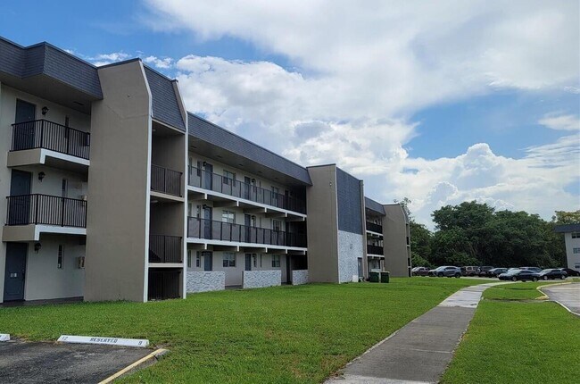 Building Photo - 7911 N Colony Cir