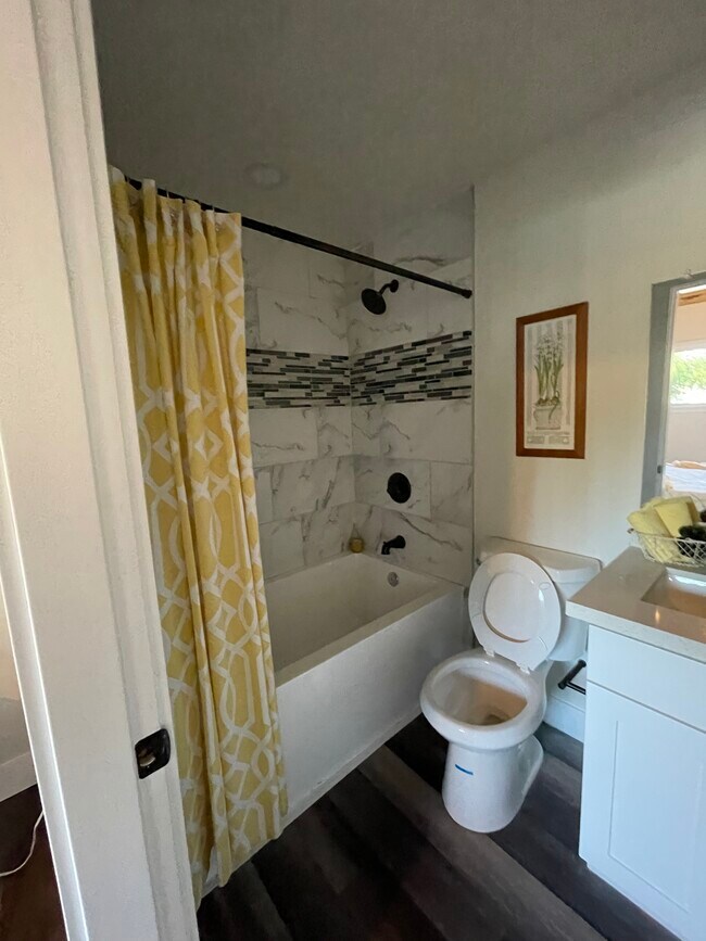 Building Photo - 5008 Sperry Ln