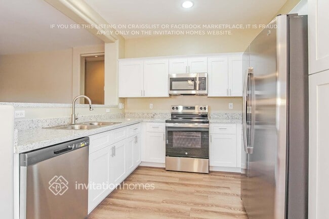 Building Photo - 17137 W Saguaro Ln