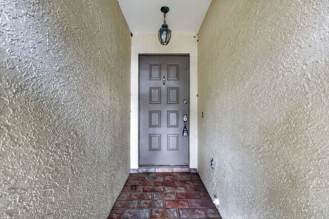 Building Photo - 3025 Andover Ct